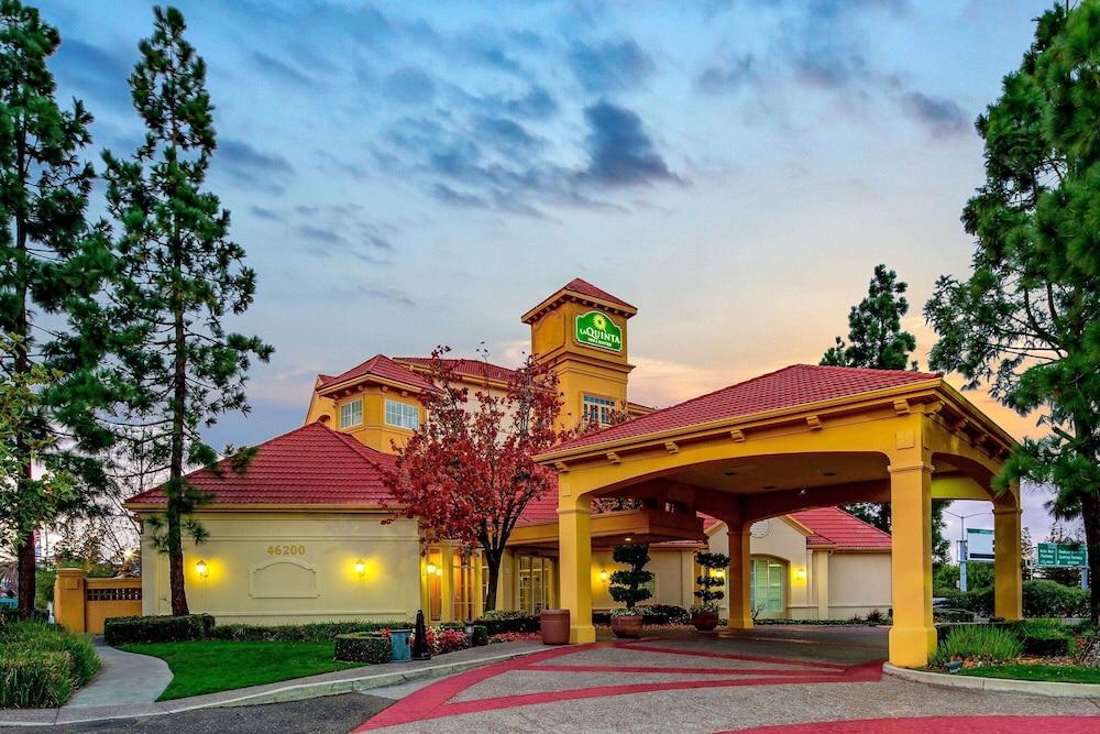 La Quinta Inn & Suites by Wyndham Fremont / Silicon Valley - Featured Image