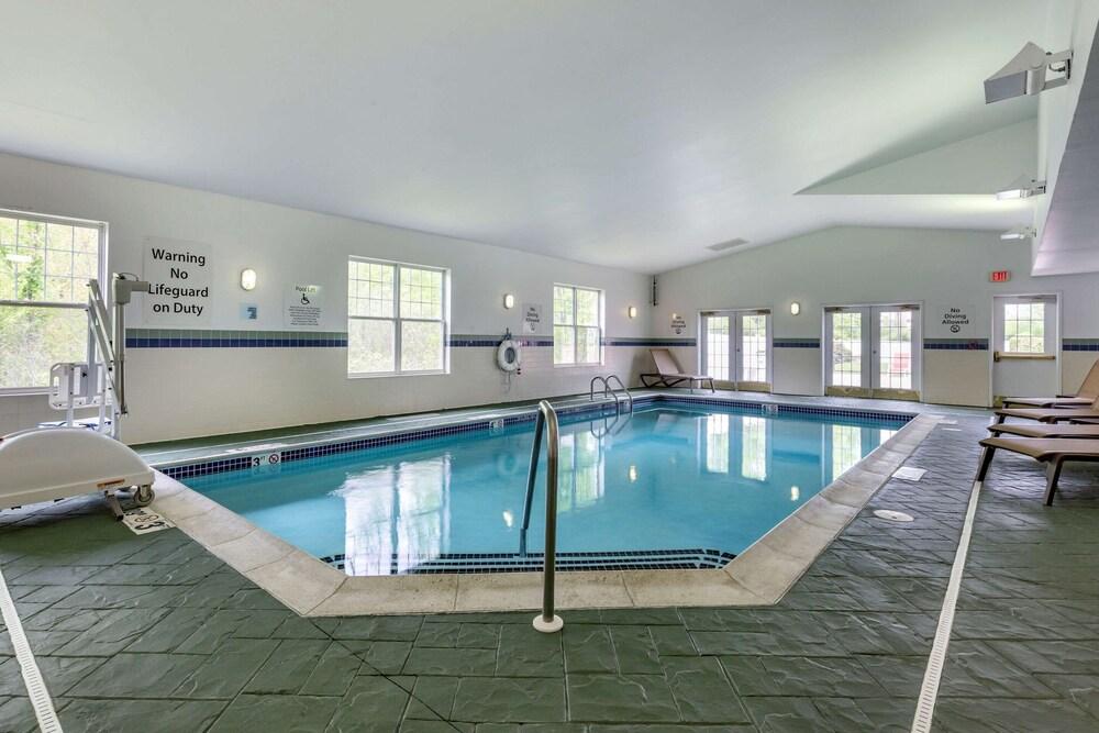 Comfort Inn & Suites - Pool