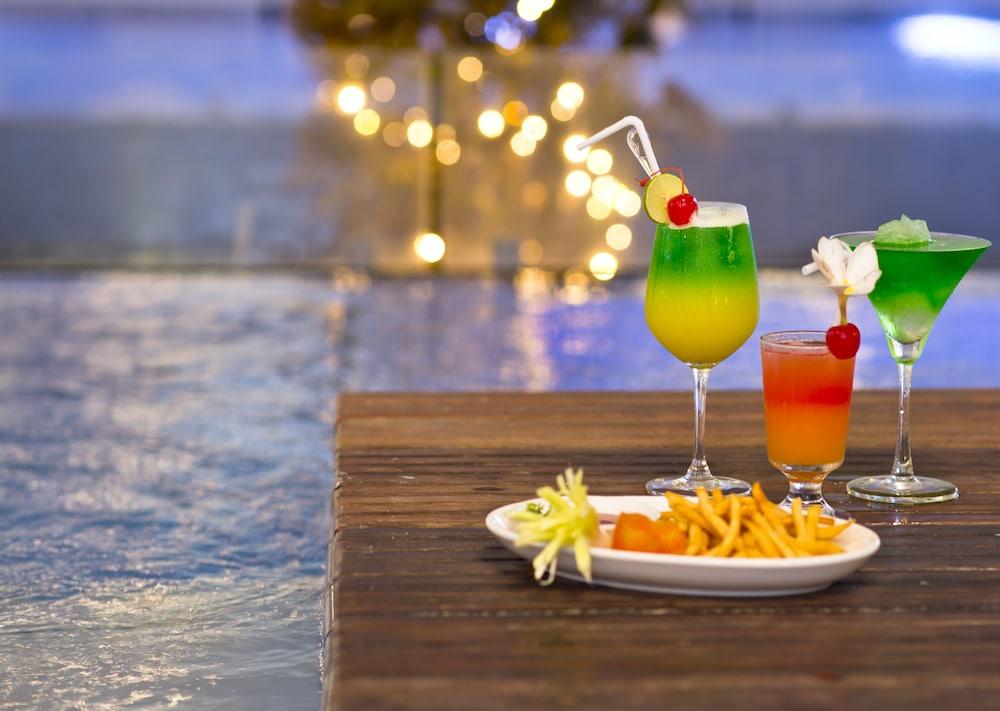 Ocean Edge Suites & Hotel Colombo - Pool