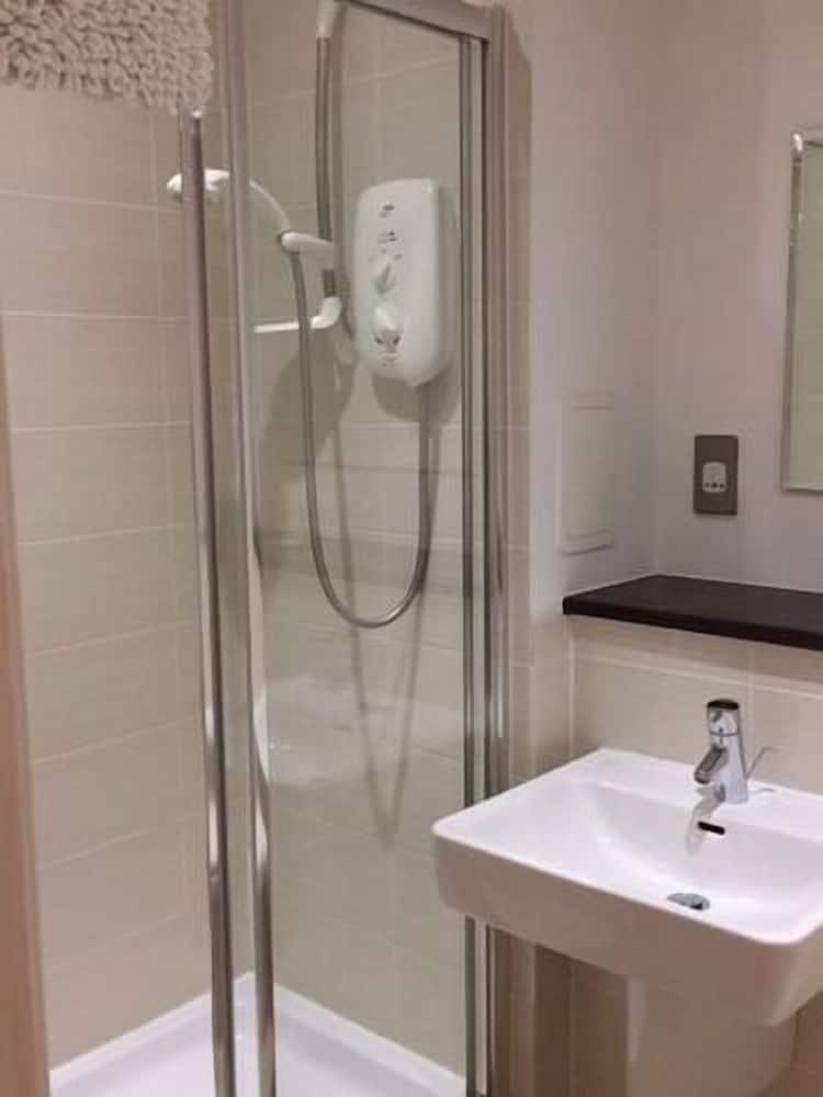 NG Serviced Apartments Glasgow - Bathroom
