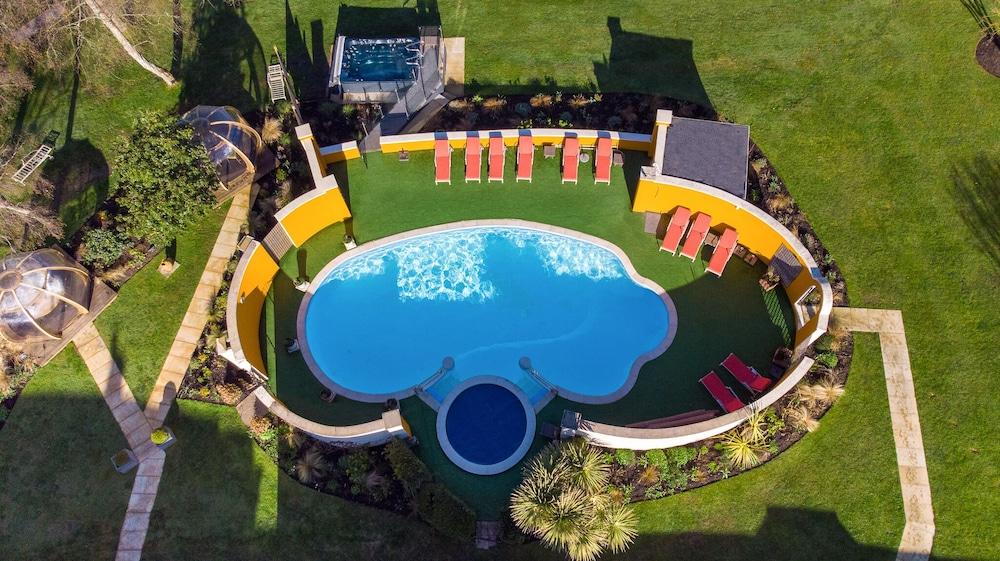 ذا بيشوبسترو هوتل آند سبا - Outdoor Pool