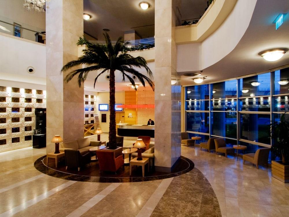 WOW Istanbul Hotel - Lobby Sitting Area
