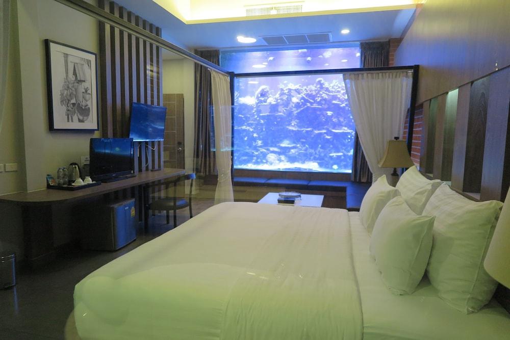V20boutique Jacuzzi Hotel - Featured Image