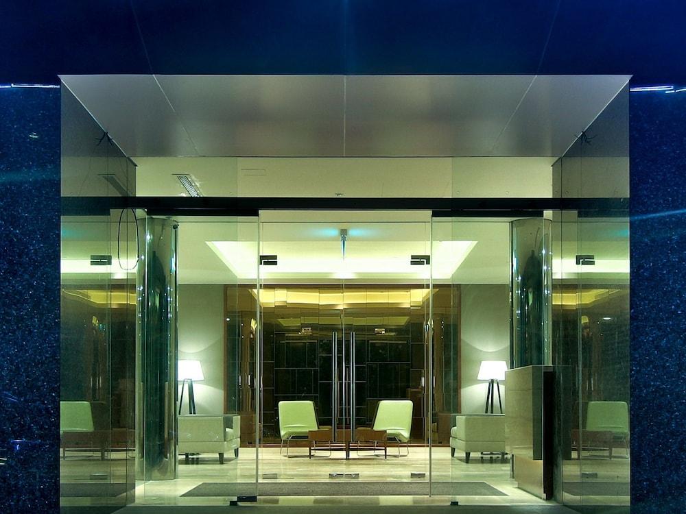 Hilton Colombo Residence - Interior Entrance