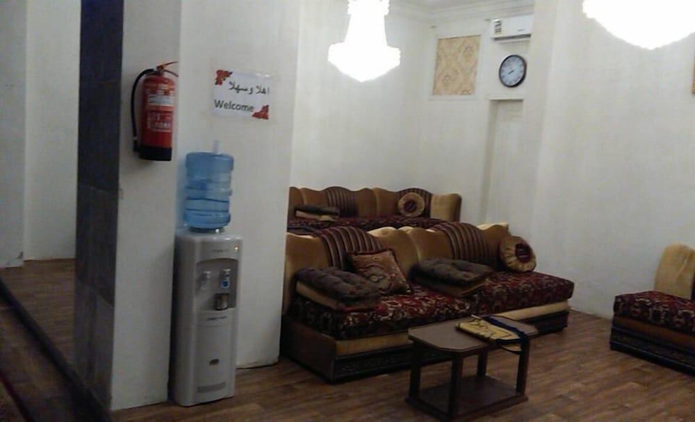 Manazel Al-Hamd - Lobby Sitting Area