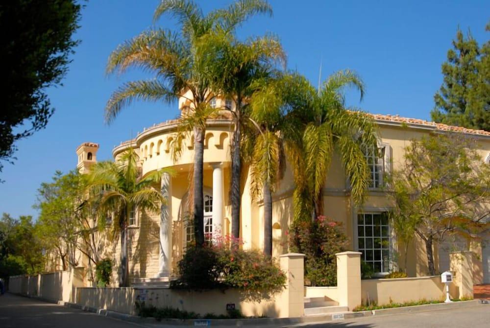 The Stradella Court Mansion - Featured Image