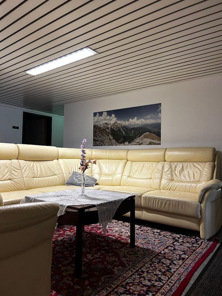 Hotel Karwendel - Lobby Sitting Area