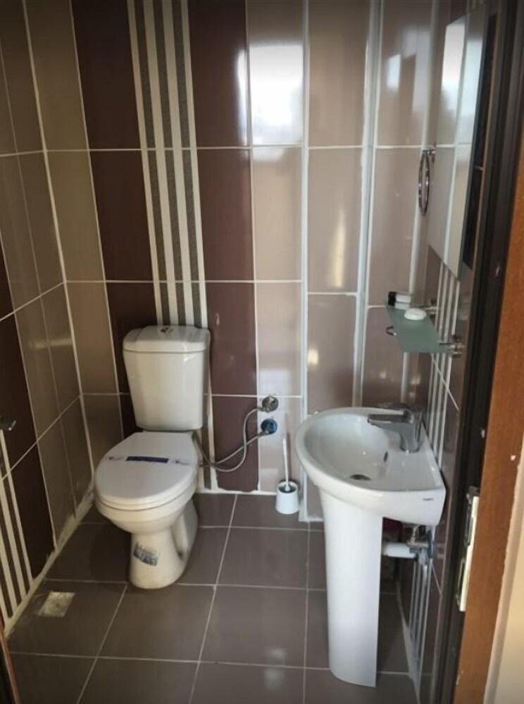 Harakani Hotel - Bathroom