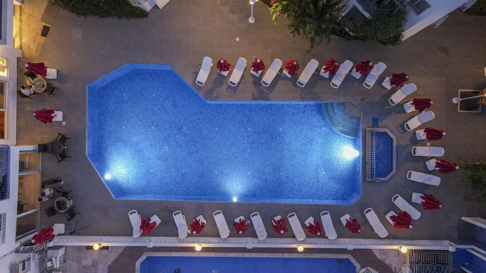 Serhan Hotel - Pool