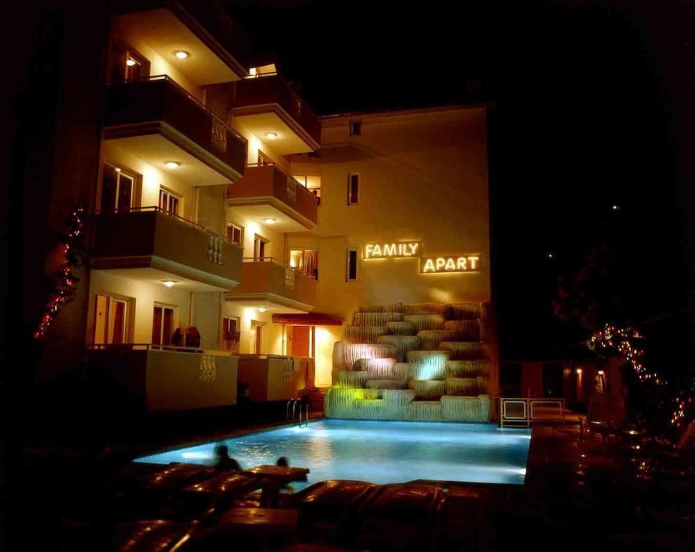 Family Apart - Outdoor Pool