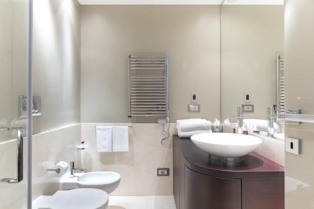 Allegroitalia San Pietro All'Orto 6 Luxury Apartments - Bathroom