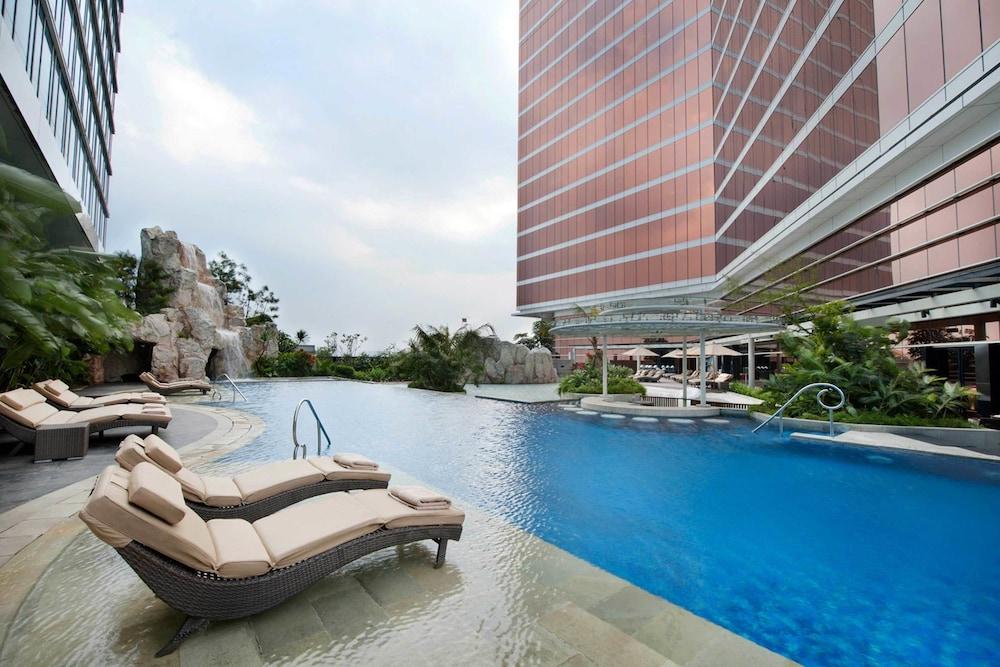 The Trans Luxury Hotel - Outdoor Pool