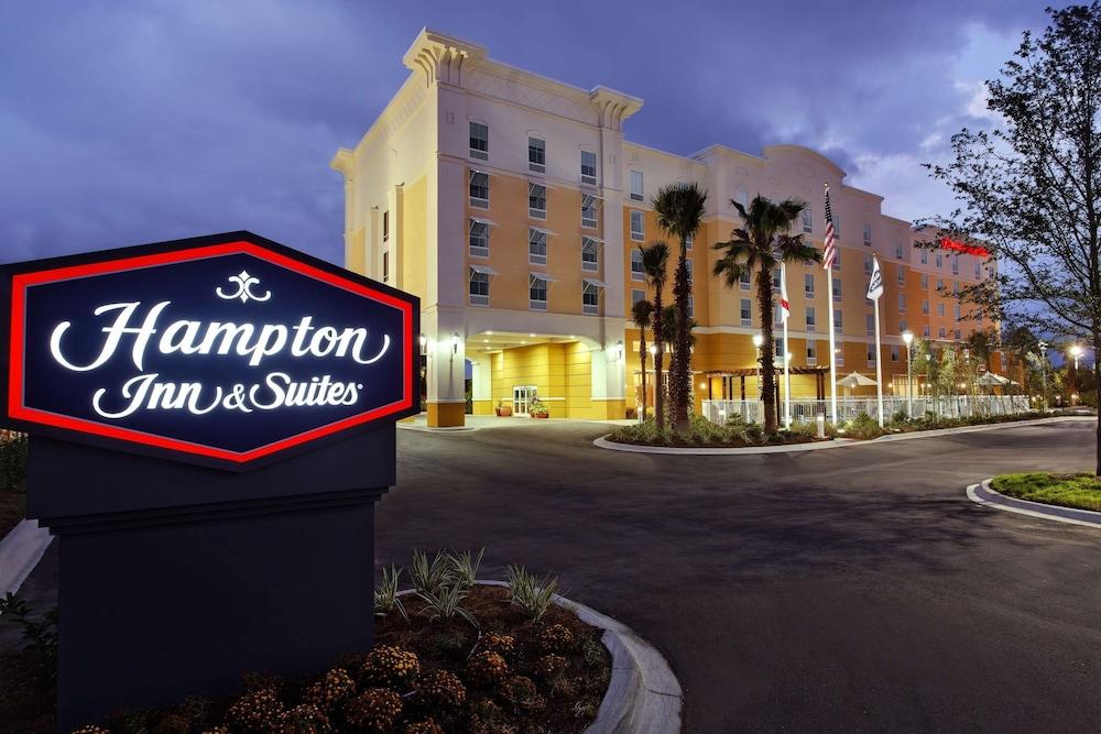 Hampton Inn & Suites Orlando-North/Altamonte Springs - Featured Image