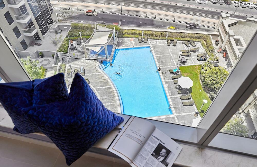 Dream Inn Dubai - Marina Promenade - Outdoor Pool