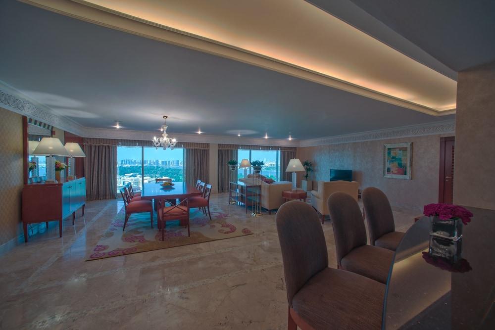 Grand Hyatt Dubai - Lobby Sitting Area
