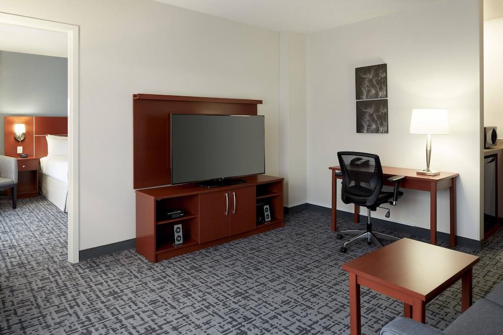 Fairfield Inn & Suites by Marriott Montreal Airport - Room