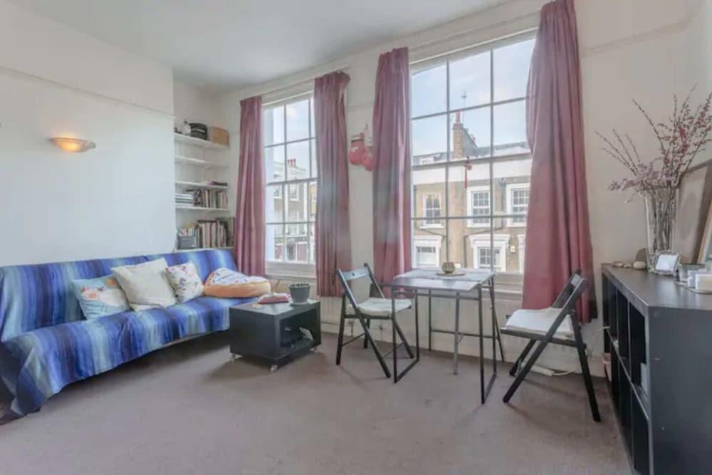 Lovely Victorian Flat for 6 in Stoke Newington - null
