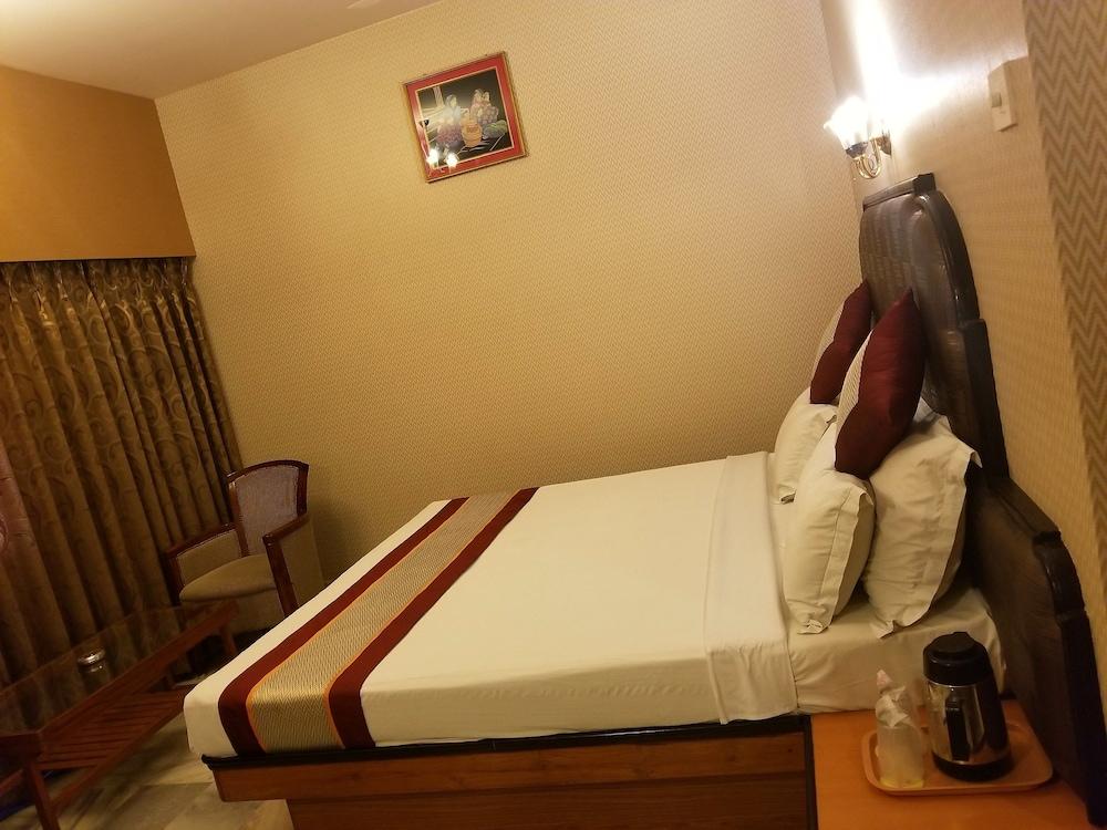 Hotel Sindhuri Park - Room