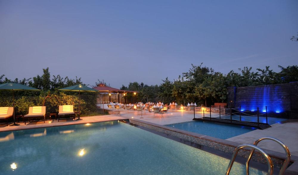 The Tigress Resort & Spa, Ranthambore - Pool