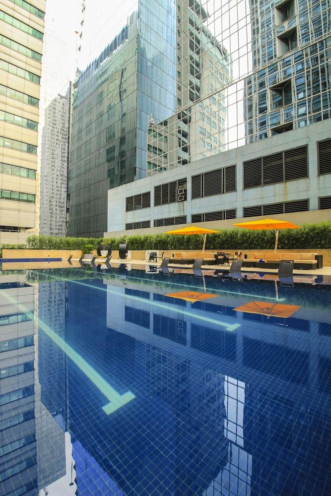 The Mini Suites - Eton Tower Makati - Outdoor Pool