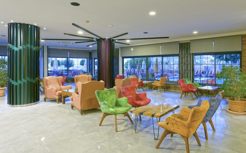 Monart City Hotel - All Inclusive - Lobby Sitting Area