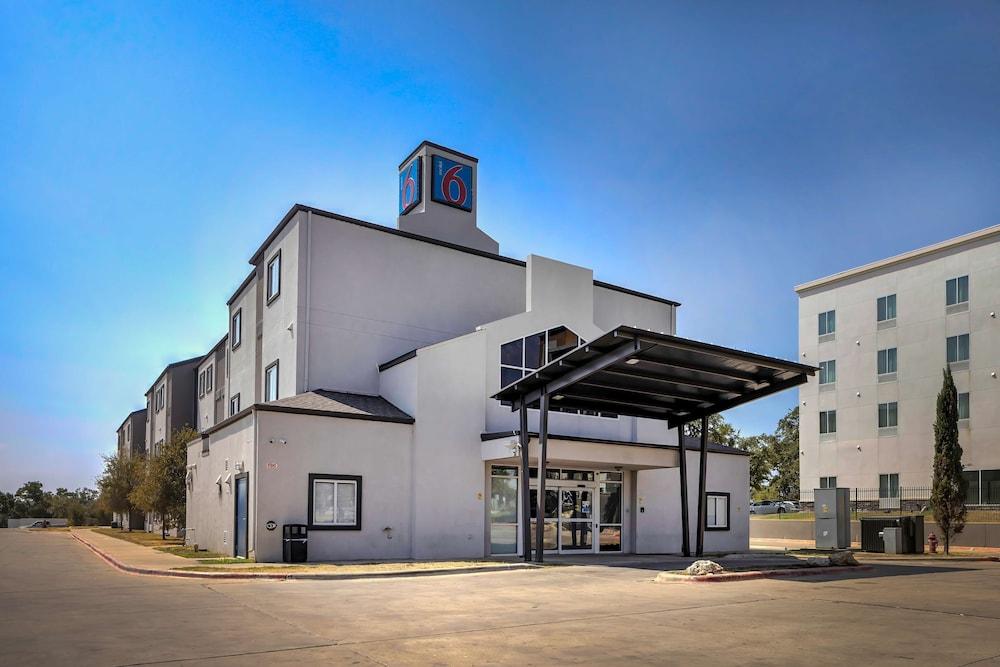 Motel 6 Cedar Park, TX - Featured Image