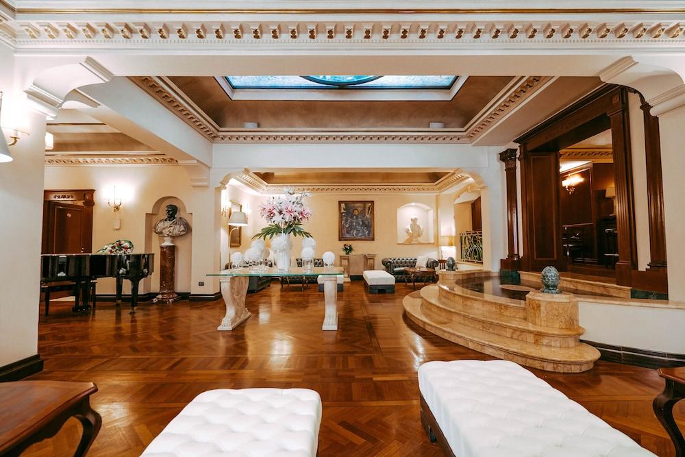 River Palace Hotel - Lobby
