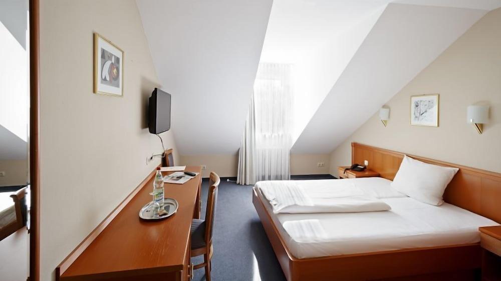 Hotel Blutenburg - Room