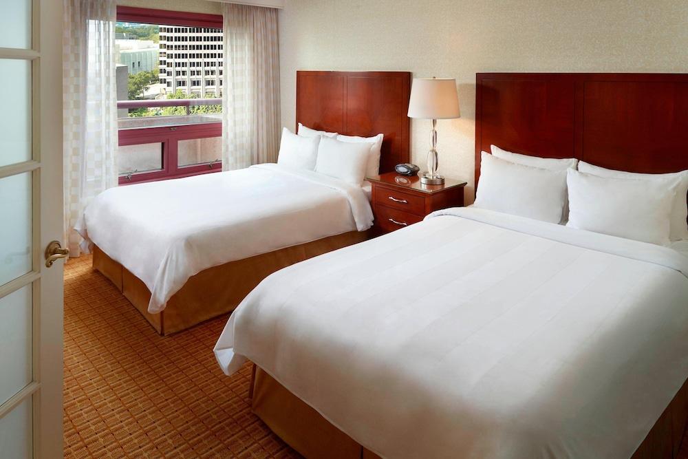 Atlanta Marriott Suites Midtown - Room