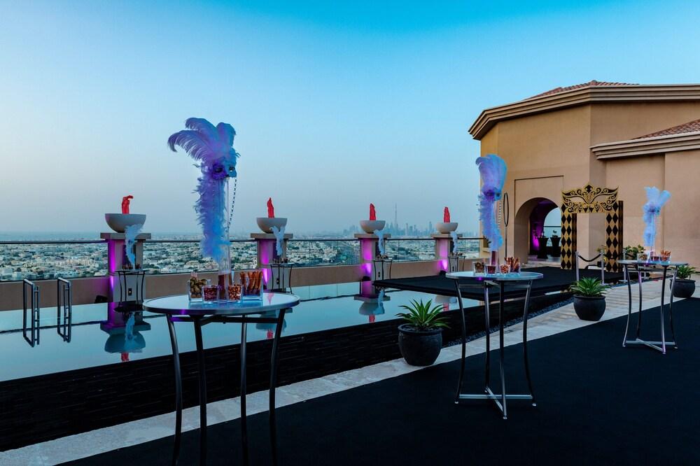شيراتون مول فندق الإمارات، دبي - Pool