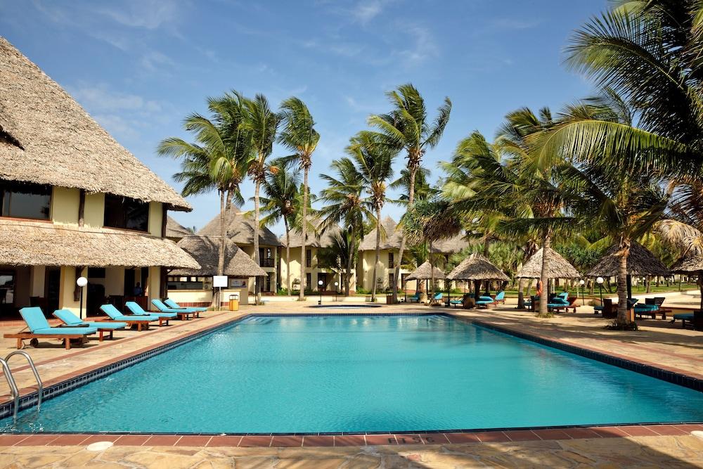 White Sands Resort & Conference Centre - Outdoor Pool