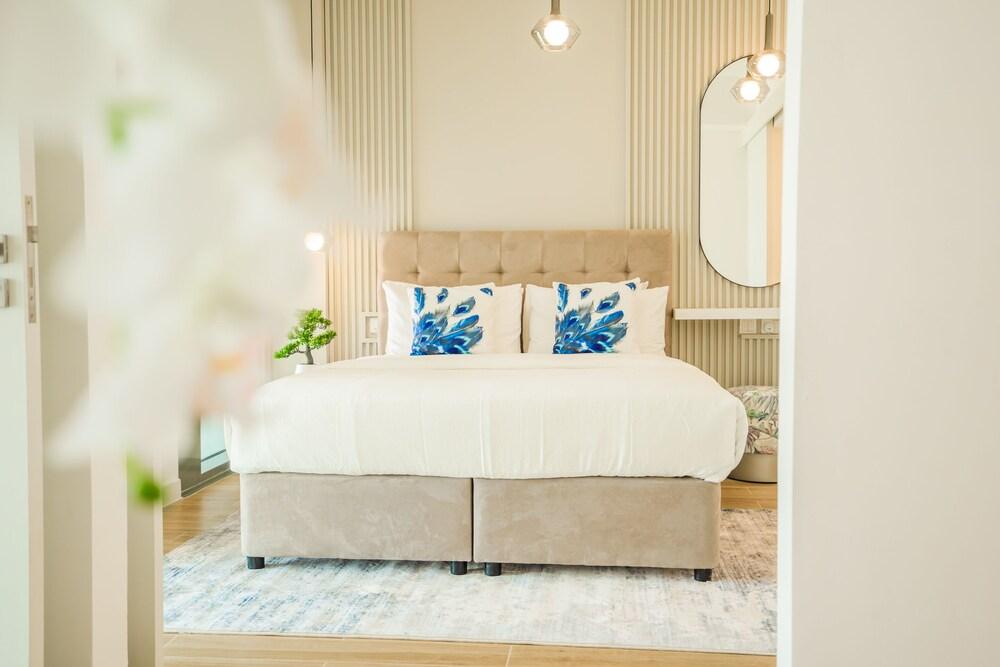 Nasma Luxury Stays - Al Raha Lofts 2 - Room