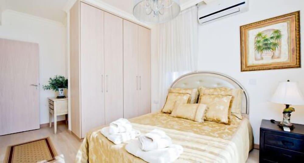 Amadora Luxury Villas - Room