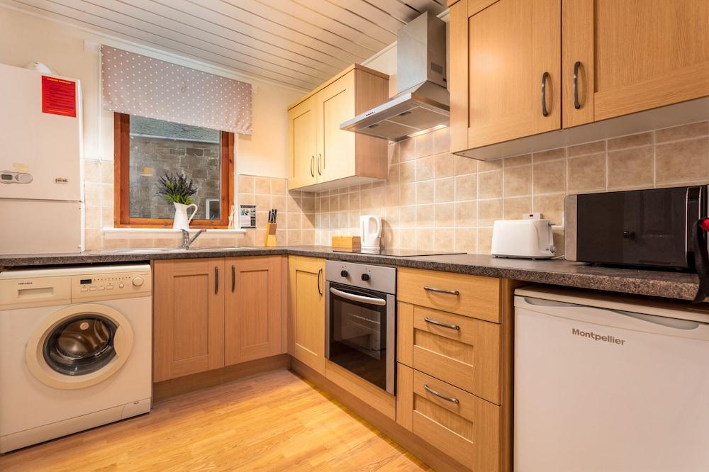 Prestwick Central - Donnini Apartment - Private kitchen