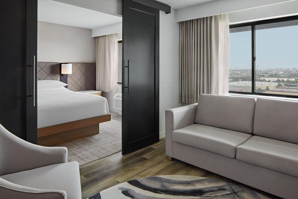 Delta Hotels by Marriott Toronto Markham - Room