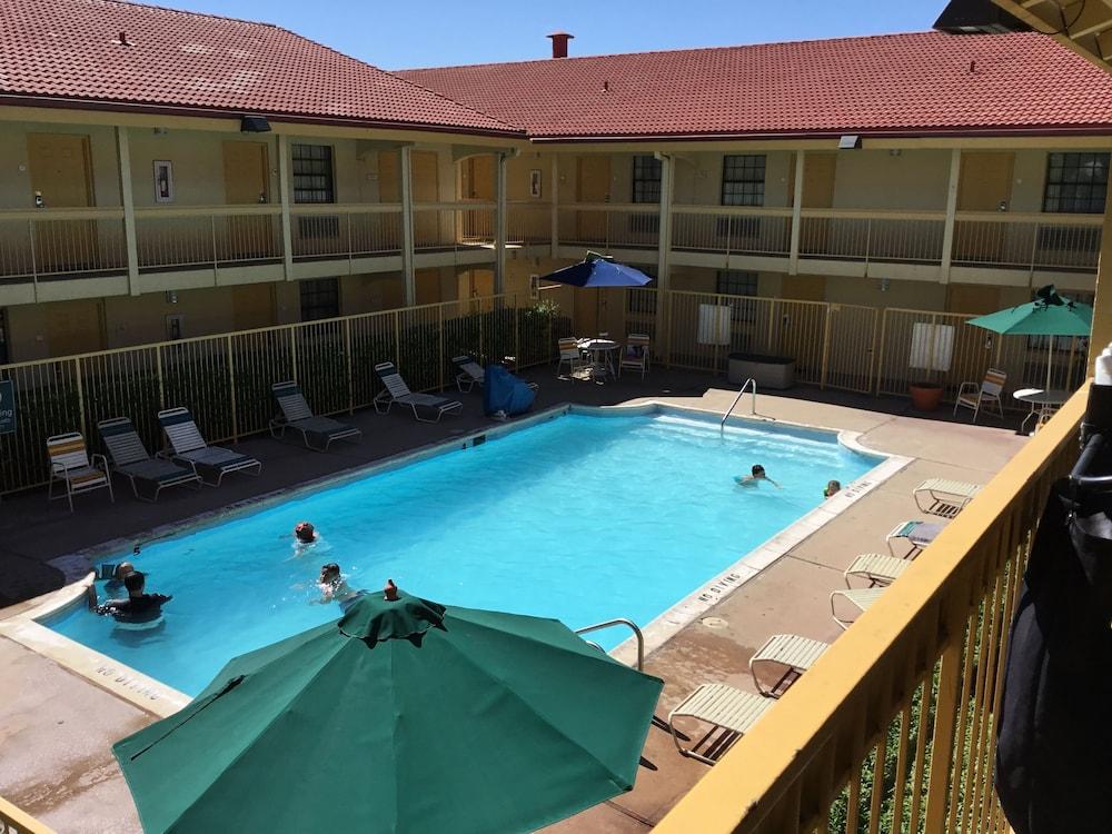 Quality Inn Aurora Denver - Outdoor Pool