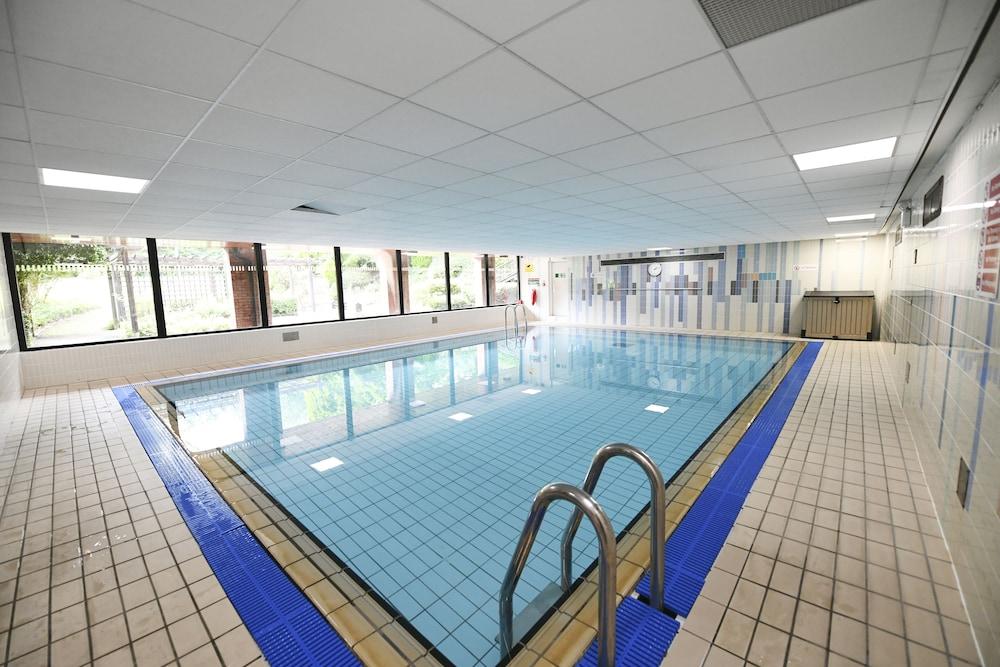 Ramada by Wyndham Telford Ironbridge - Indoor Pool