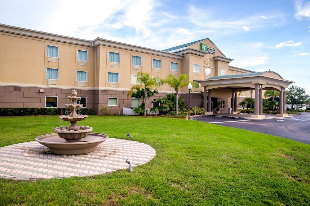 Holiday Inn Express & Suites Cocoa - Featured Image