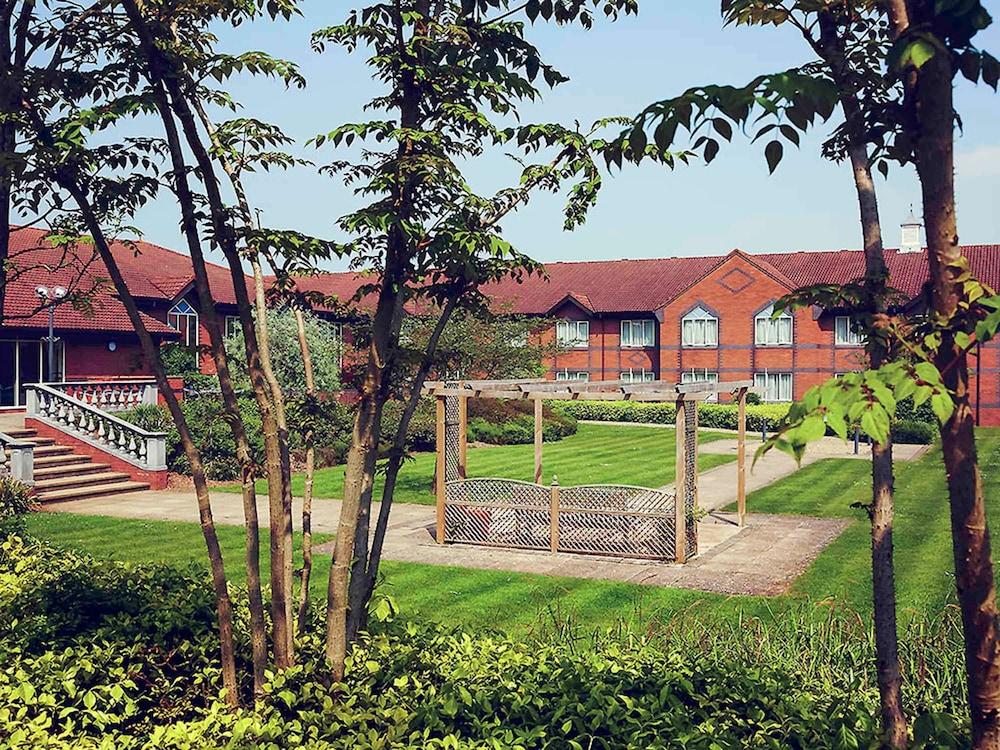 Mercure Daventry Court Hotel - Featured Image