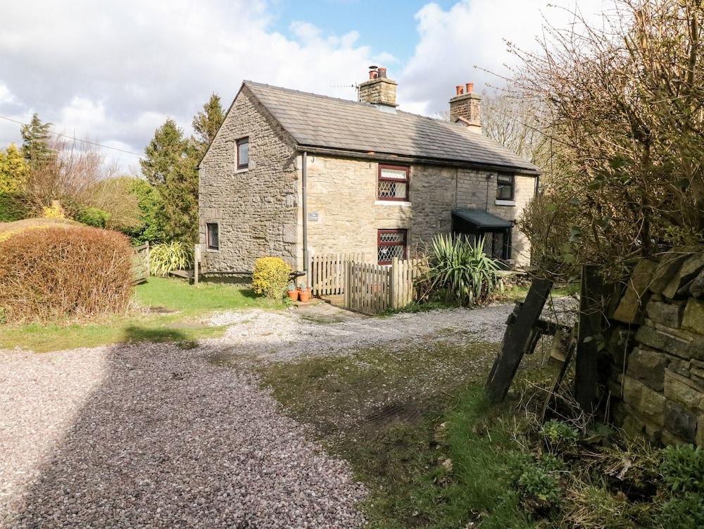 The Cottage Glossop - Featured Image