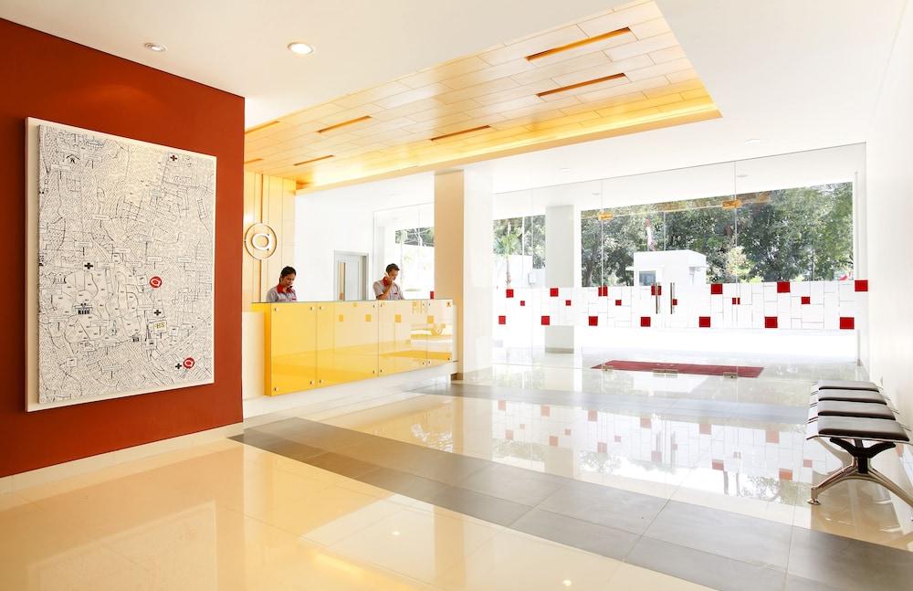 Amaris Hotel Pakuan Bogor - Lobby