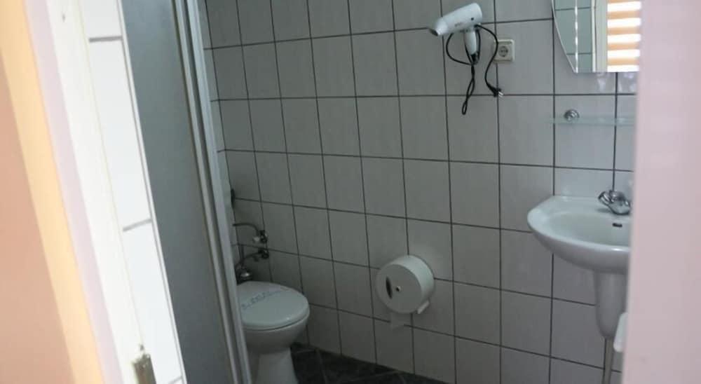 Yeni Hotel - Bathroom