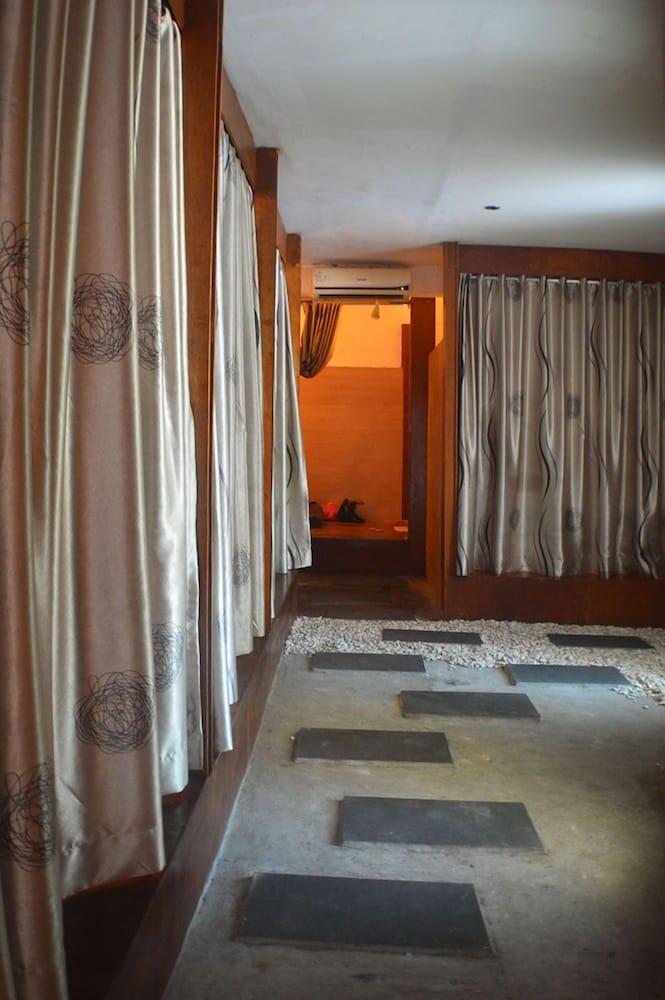 Papaho Hotel - Treatment Room