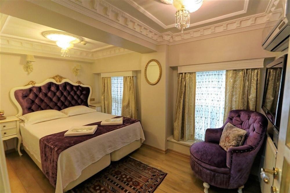 Romantic Mansion - Room