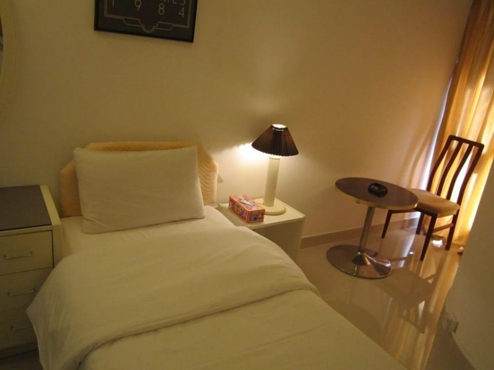 Qurum Beach Hotel - Room