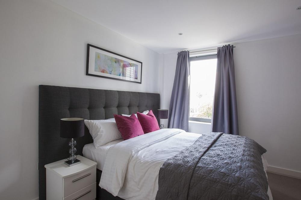 Belvedere Stratford City Edge Apartments - Room