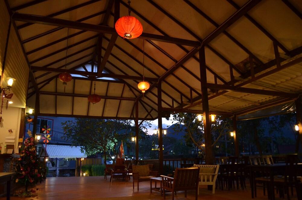 Phitharom PP Resort - Lobby Sitting Area