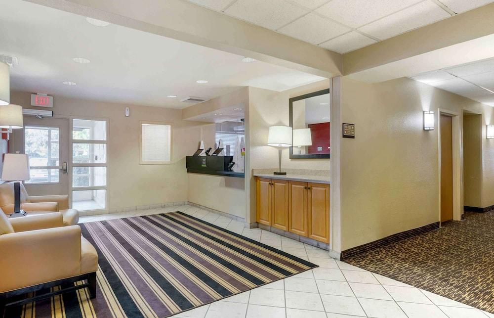 Extended Stay America Suites Pleasanton Chabot Dr - Lobby
