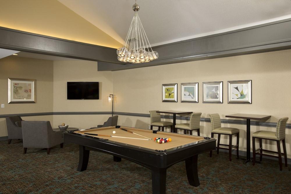 Homewood Suites by Hilton Alexandria / Pentagon South - Billiards