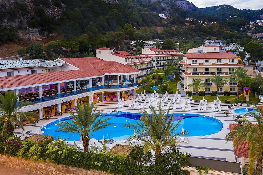 Montebello Resort & Spa – All Inclusive - Exterior